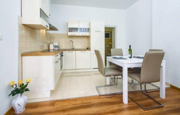 Apartman Darija 2 Подстрана Экстерьер фото